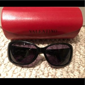 Valentino Sunglasses (Black)